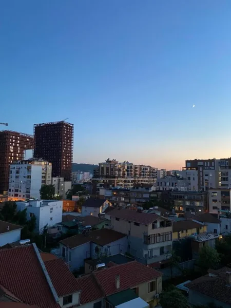 Tirane, jepet me qera ambjent biznesi Kati 1, 35 m² (PRANE AMBASADES GJERMANE)