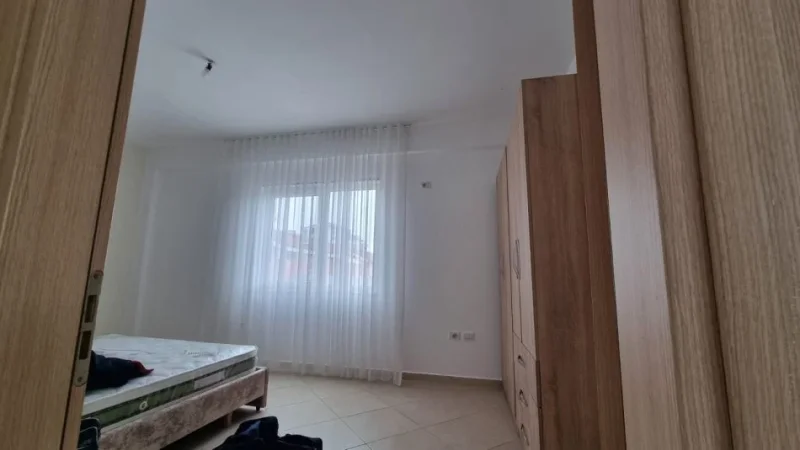 Tirane, jepet me qera apartament 2+1 Kati 4, 76 m² 600 € (Liqeni i Thatë)