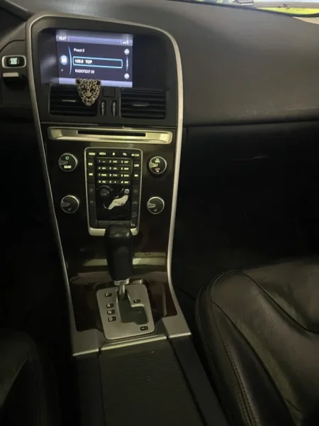 Tirane, shitet SUV | Fuoristrad | Xhip Volvo XC 60 Nafte, gri e erret automatik Kondicioner 178 km 11.500 €