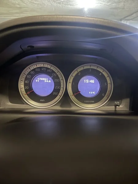 Tirane, shitet SUV | Fuoristrad | Xhip Volvo XC 60 Nafte, gri e erret automatik Kondicioner 178 km 11.500 €