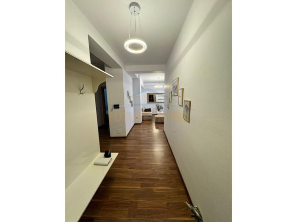 Tirane, jepet me qera apartament 3+1+Ballkon Kati 5, 147 m² 1.000 € (Liqeni i Thate)