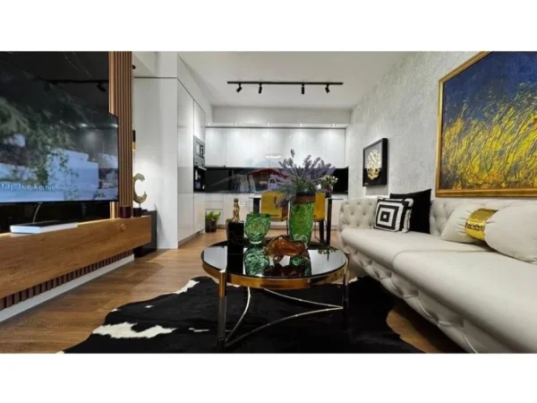 Tirane, shitet apartament 1+1+Ballkon , 66 m² (Komuna e Parisit)