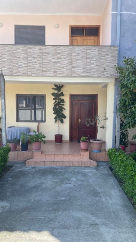 Tirane, jepet me qera shtepi 2+1 Kati 1, 100 m² 300 € (Rruga Coca-Cola)