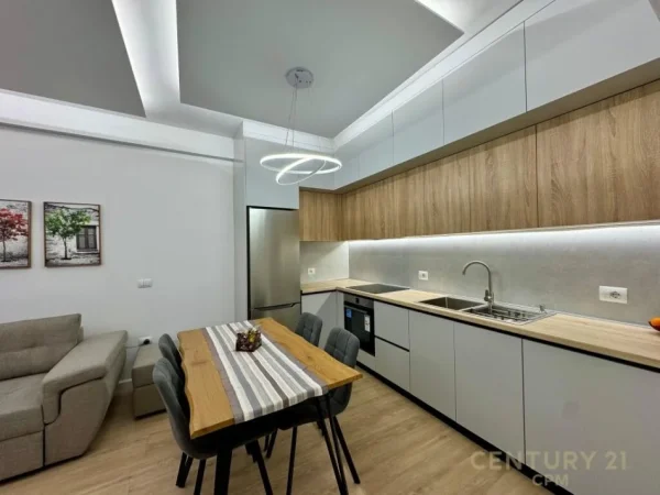 Tirane, jepet me qera apartament 1+1 Kati 5, 65 m² 800 € 
