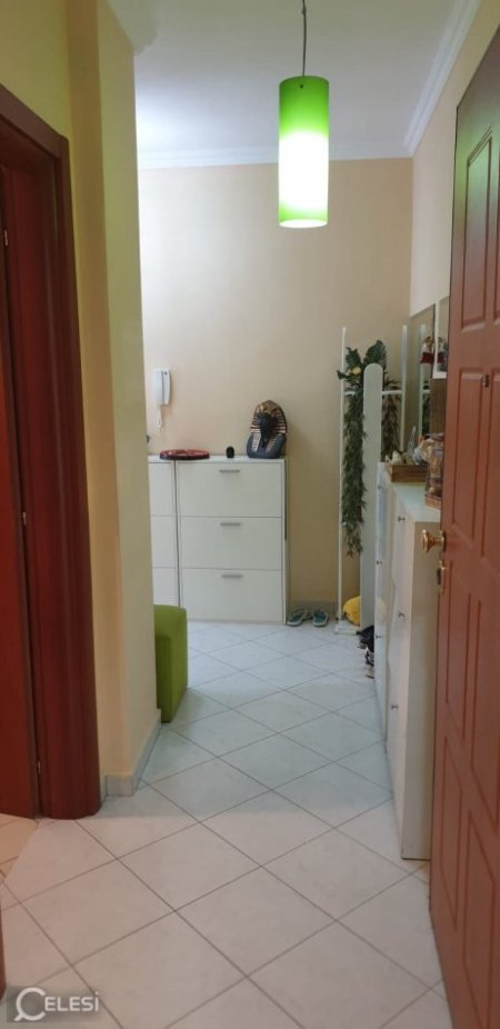 Tirane, jepet me qera apartament 2+1+Ballkon Kati 7, 85 m² 450 € (MISTO MAME)