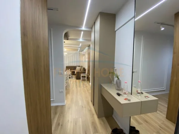 Tirane, jepet me qera apartament duplex Dublex Kati 2, 100 m² 1200 € (Qender prane Tirana International)