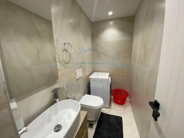 Tirane, jepet me qera apartament duplex Dublex Kati 2, 100 m² 1600 € (Qender prane Tirana International) CMIMI ESHTE I DISKUTUESHEM