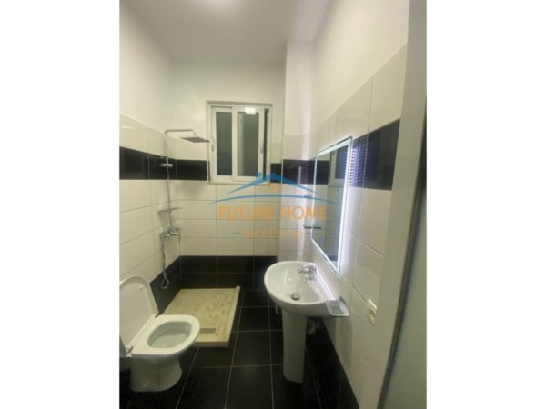 Tirane, jepet me qera apartament 1+1 Kati 1, 65 m² 500 € (rruga 5 maji)