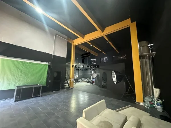 Tirane, jepet me qera magazine Kati 0, 300 m² 3.000 € (5 MAJ)