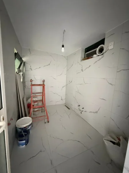 Tirane, shitet dyqan Kati -1, 29 m² 80.000 € (Bllok)