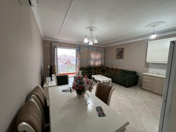 Tirane, jepet me qera apartament 2+1 Kati 3, 130 m² 600 € (Unaza e Re)