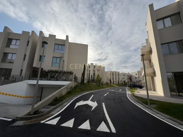 Tirane, shitet apartament 2+1 Kati 2, 126 m² 378.000 € (Liqeni i Thate)