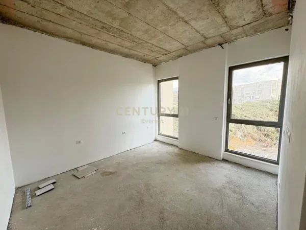 Tirane, shitet apartament 2+1 Kati 2, 126 m² 378.000 € (Liqeni i Thate)