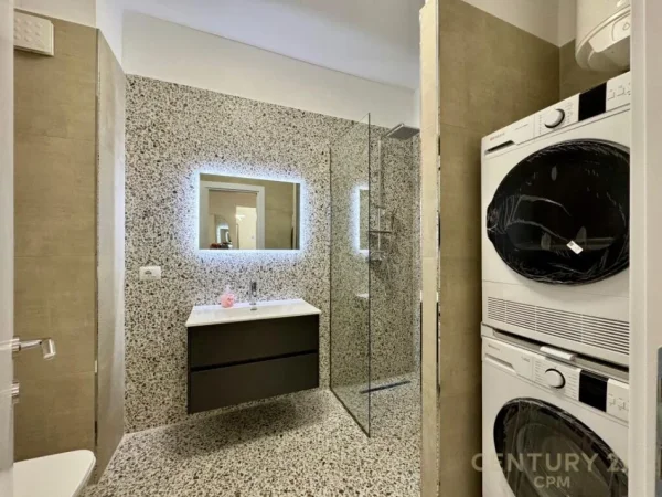 Tirane, jepet me qera apartament 1+1 Kati 5, 65 m² 800 € (Kompleksi "Kika 2", Komuna e Parisit)