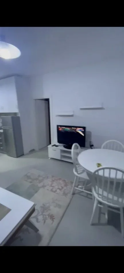 Tirane, jepet me qera apartament 1+1+Ballkon Kati 0, 40 m² 350 € (KINOSTUDIO)