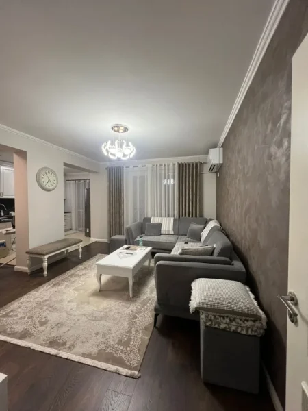 Tirane, shitet 2+1+Ballkon Kati 4, 265.000 € (Rruga e Barrikadave, prane Qendres)