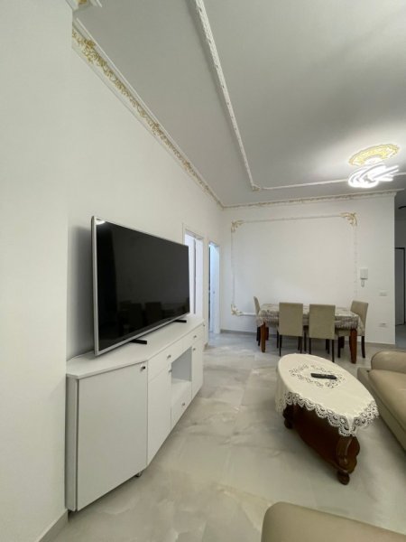Tirane, jepet me qera apartament 2+1+Ballkon Kati 2, 110 m² 850 € (Rruga Ferit Xhajko, Uzina Dinamo)