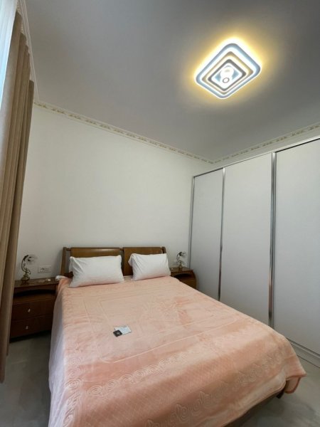 Tirane, jepet me qera apartament 2+1+Ballkon Kati 2, 110 m² 850 € (Rruga Ferit Xhajko, Uzina Dinamo)