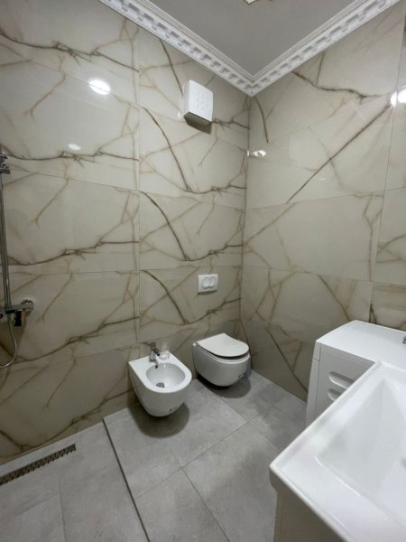 Tirane, jepet me qera apartament 2+1+Ballkon Kati 2, 110 m² 850 € (Rruga Ferit Xhajko, Uzina Dinamo)