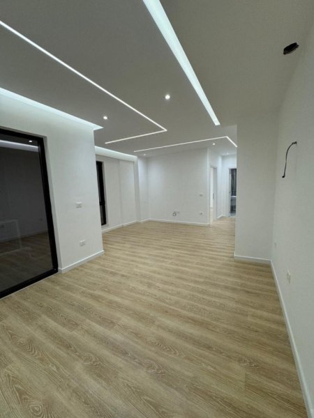 Tirane, jepet me qera apartament 1+1 Kati 1, 60 m² 700 € (Myslym Shyr)