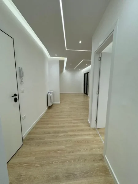Tirane, jepet me qera apartament 1+1 Kati 1, 60 m² 700 € (Myslym Shyr)