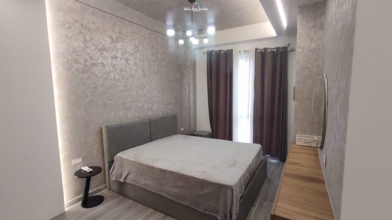 Tirane, jepet me qera apartament 2+1 Kati 5, 125 m² 1500 € (shkolla e kuqe)