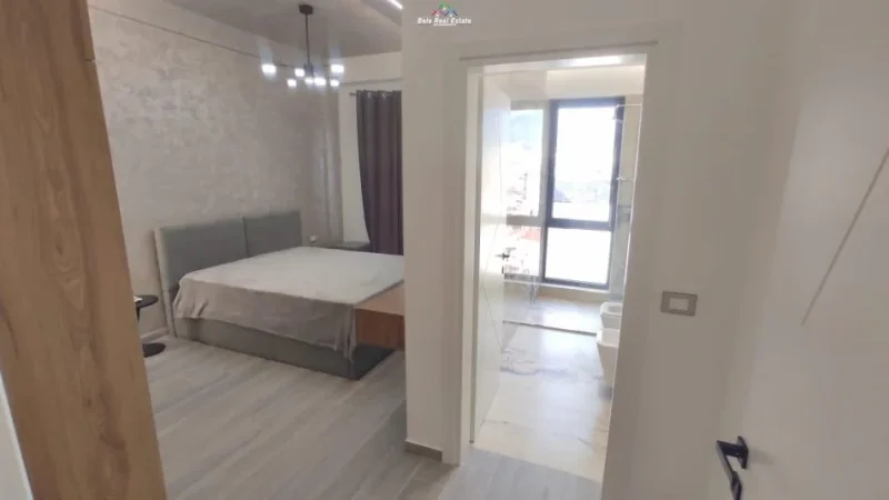Tirane, jepet me qera apartament 2+1 Kati 5, 125 m² 1500 € (shkolla e kuqe)