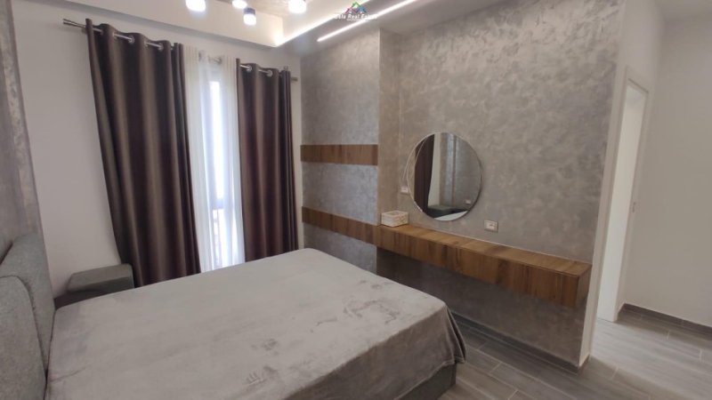 Tirane, jepet me qera apartament 2+1 Kati 5, 125 m² 1500 € (shkolla e kuqe)