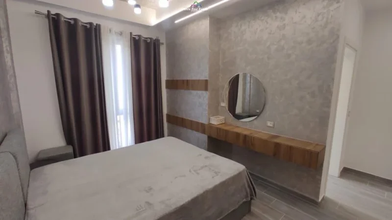 Tirane, jepet me qera apartament 2+1 Kati 5, 125 m² 1500 € (shkolla e kuqe)