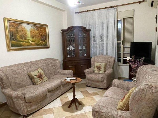 Tirane, jepet me qera apartament 2+1 Kati 5, 90 m² 650 € (stacioni i trenit)