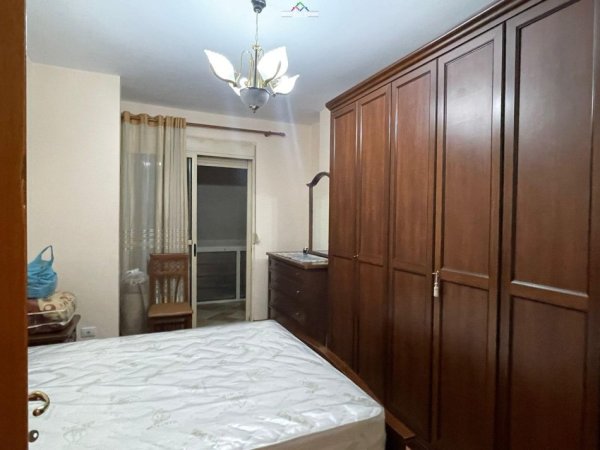 Tirane, jepet me qera apartament 2+1 Kati 5, 90 m² 650 € (stacioni i trenit)