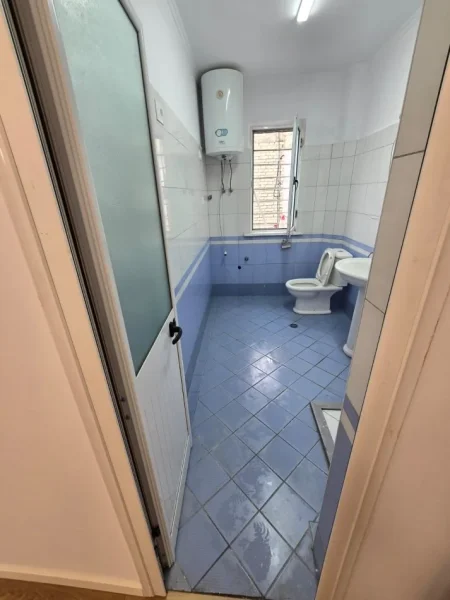 Tirane, shitet apartament 1+1+Ballkon Kati 5, 52 m² 79.000 € (Ali Demi)