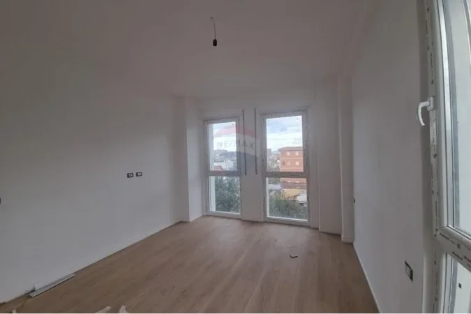 Tirane, shitet apartament 2+1+Ballkon Kati 3, 118 m² 155.000 € (Bulevardi i Ri)