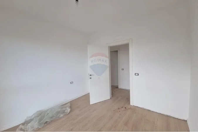 Tirane, shitet apartament 2+1+Ballkon Kati 3, 118 m² 155.000 € (Bulevardi i Ri)