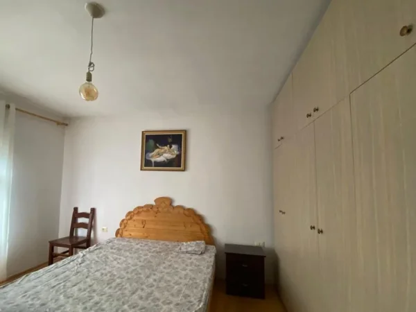 Tirane, jepet me qera apartament 2+1 Kati 1, 141 m² 500 € (kopshti zoologjik)