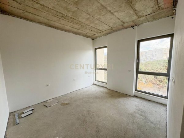 Tirane, shes apartament 2+1+2+DEPO , 126 m² 378.000 € (Liqeni i Thatë)