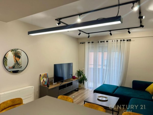 Tirane, jap me qera apartament 1+1 , 67 m² 700 € (Liqeni i Thatë)