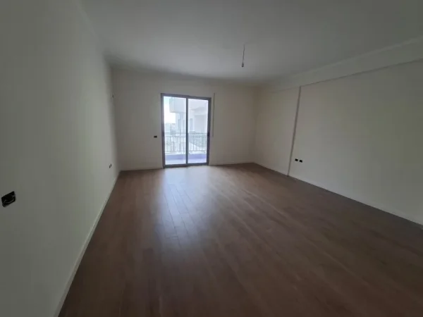 Vlore, shitet apartament 2+1+Ballkon Kati 10, 115 m² (Prane, Hotel Martinit, Vlore)