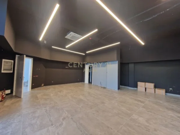 Tirane, jap me qera ambjent biznesi , 1.100 m² 10.000 € (Sauk)