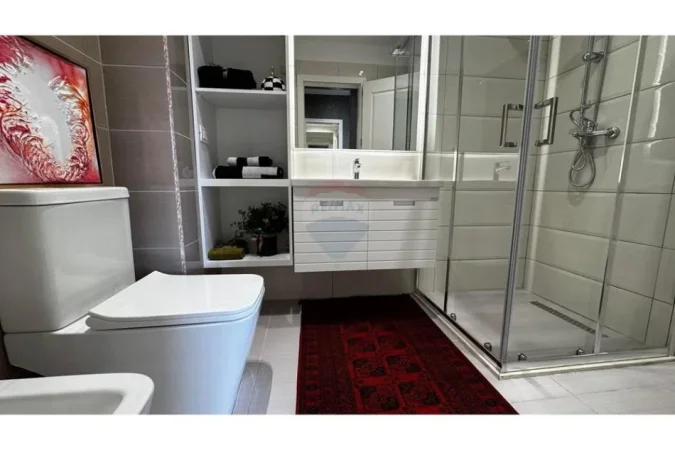 Tirane, shitet apartament 1+1+Ballkon Kati 7, 70 m² 178.000 € (Komuna e Parisit)