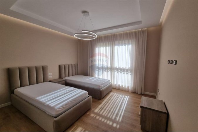 Tirane, jepet me qera apartament 3+1+Ballkon Kati 1, 173 m² 1.600 € (Liqeni i Thatë)