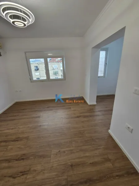 Tirane, shitet apartament 1+1+Ballkon Kati 5, 52 m² 79.000 € (ne Ali Dem)