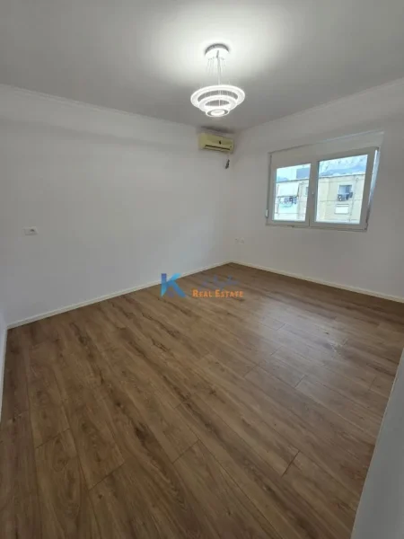 Tirane, shitet apartament 1+1+Ballkon Kati 5, 52 m² 79.000 € (ne Ali Dem)