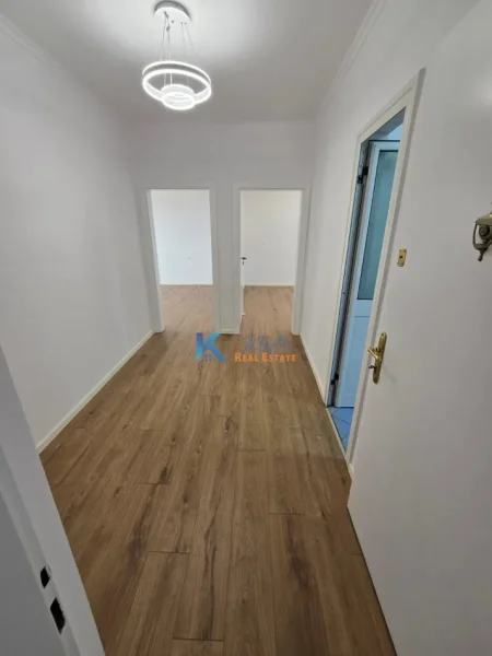 Tirane, shitet apartament 1+1+Ballkon Kati 5, 52 m² 79.000 € (ne Ali Dem)