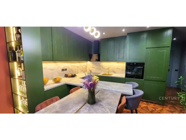 Tirane, jepet me qera apartament 3+1 Kati 8, 120 m² 1.200 € (Zogu i Zi, Zogu I Zi)