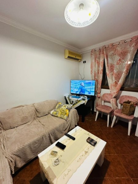 Tirane, jepet me qera apartament 2+1+Ballkon Kati 3, 75 m² 500 € (21 dhjetori prane mozaikut te tiranes)