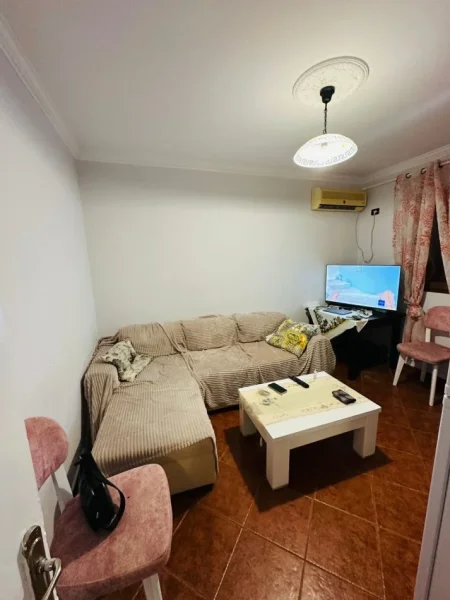 Tirane, jepet me qera apartament 2+1+Ballkon Kati 3, 75 m² 500 € (21 dhjetori prane mozaikut te tiranes)