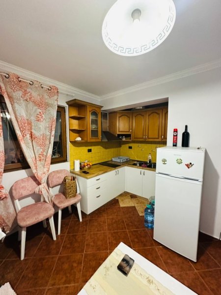 Tirane, jepet me qera apartament 2+1+Ballkon Kati 3, 75 m² 500 € (21 dhjetori prane mozaikut te tiranes)
