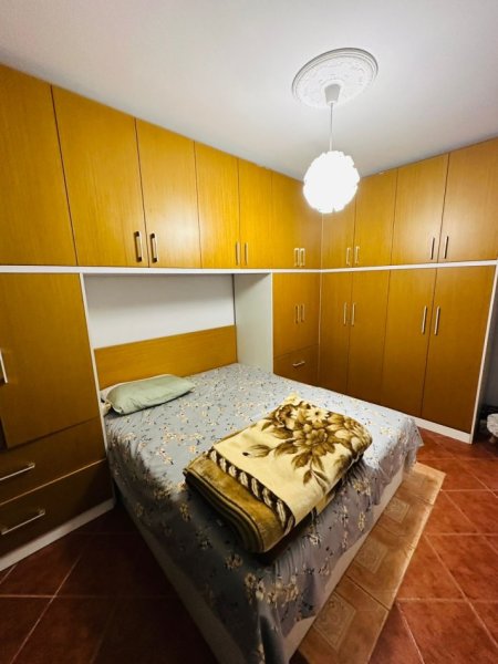 Tirane, jepet me qera apartament 2+1+Ballkon Kati 3, 75 m² 500 € (21 dhjetori prane mozaikut te tiranes)