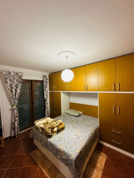Tirane, jepet me qera apartament 2+1+Ballkon Kati 3, 75 m² 500 € (21 dhjetori prane mozaikut te tiranes)